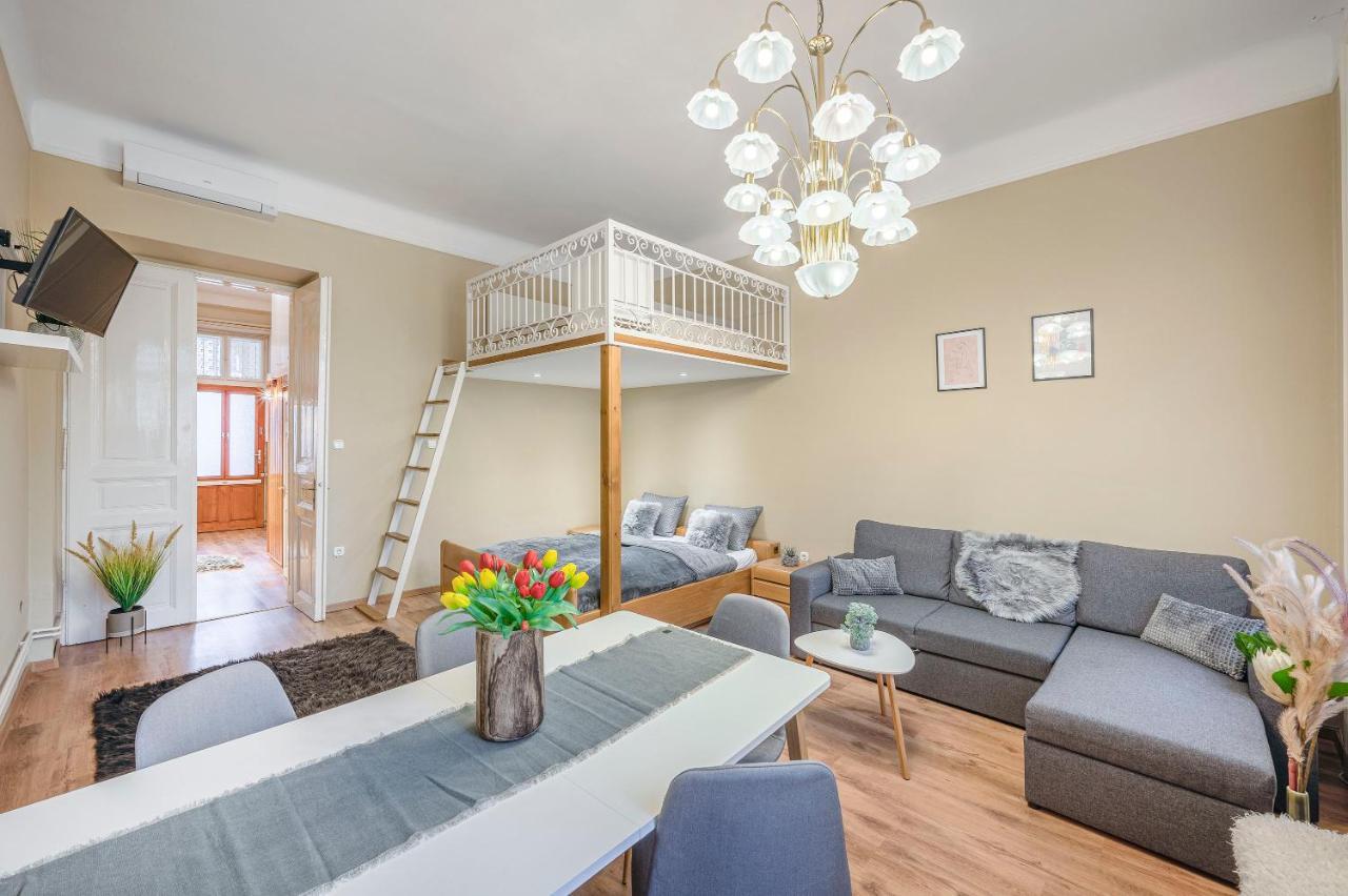 Corvin City Apartment By Nw Budapest Ngoại thất bức ảnh